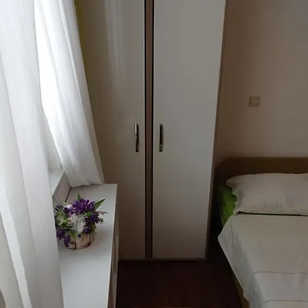 Nino Baška Voda